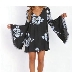 FREE PEOPLE Wanderer Floral Bell Sleeve Dress mini open back blue long sleeve M